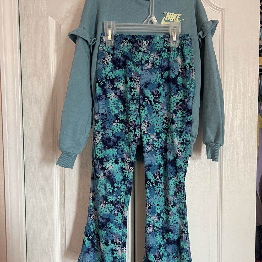 Nike Teal and Blue Floral Activewear Set. Pants are Dri-fit bell bottoms